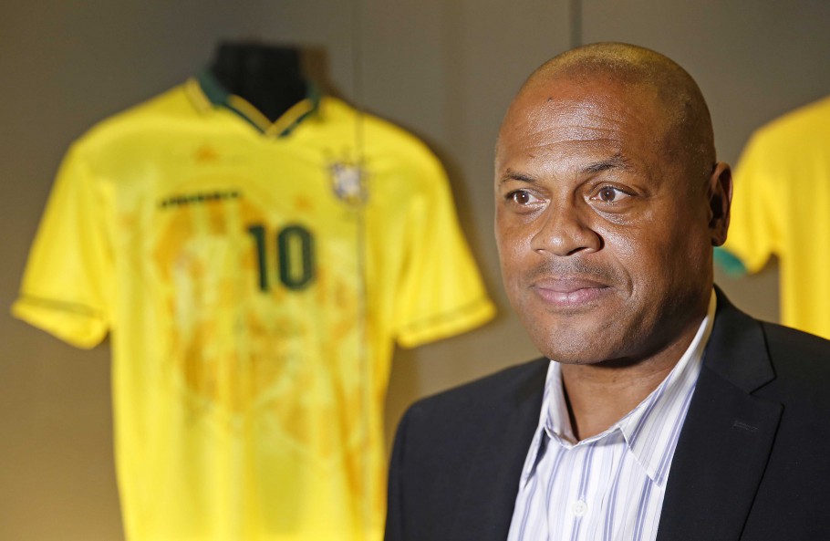 Tetracampeão Ronaldão visita o museu Seleção Brasileira