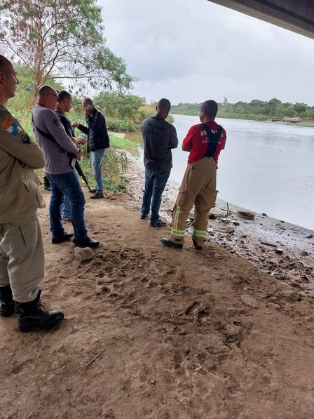 Adolescente é morto por amigos de infância após briga por celular; corpo foi achado no Rio Guandu