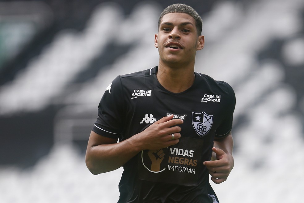 Botafogo acerta a contratação do atacante Luis Henrique