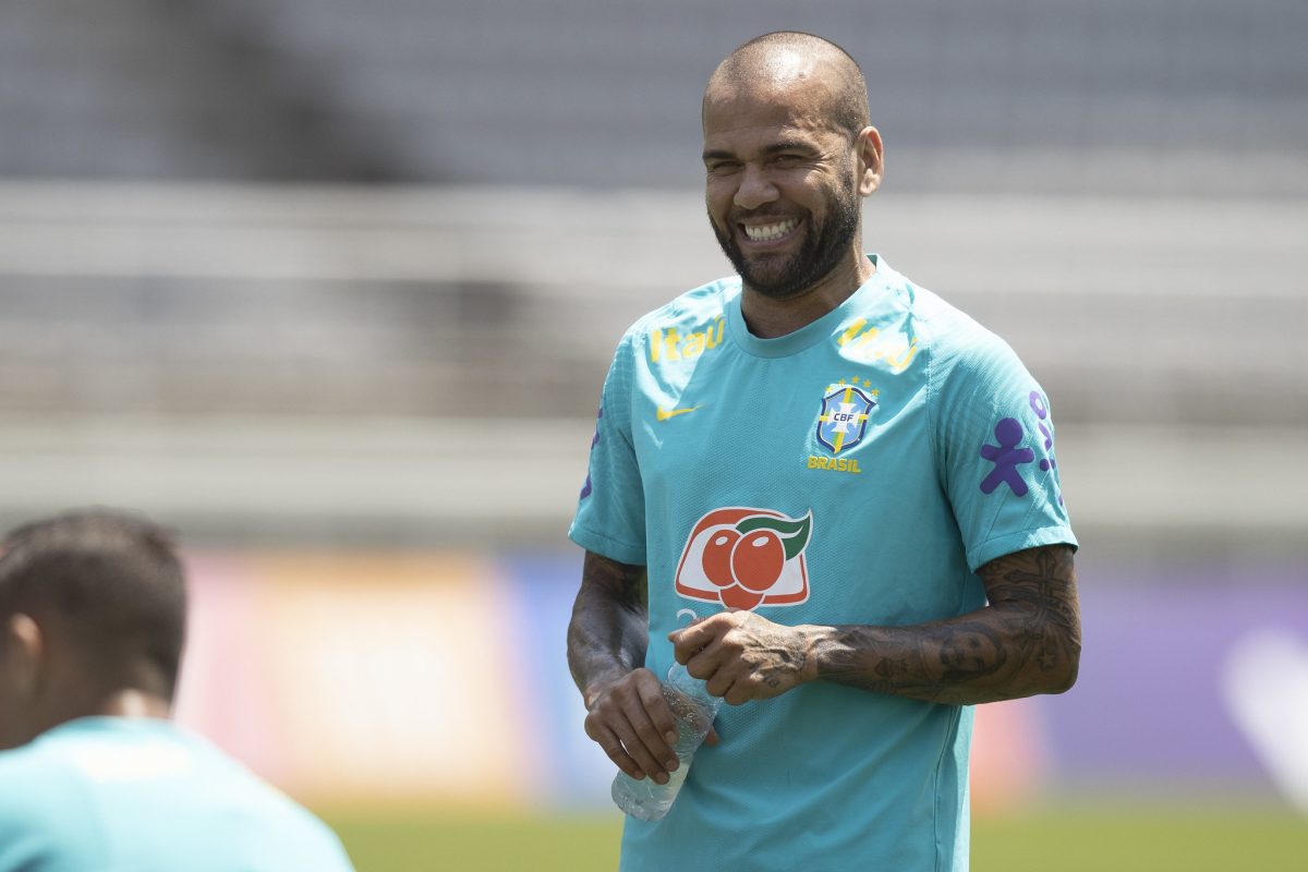 Daniel Alves aceita proposta do Pumas, do México, diz jornalista | Placar Daniel Alves aceita proposta do Pumas, do México, diz jornalista | Placar