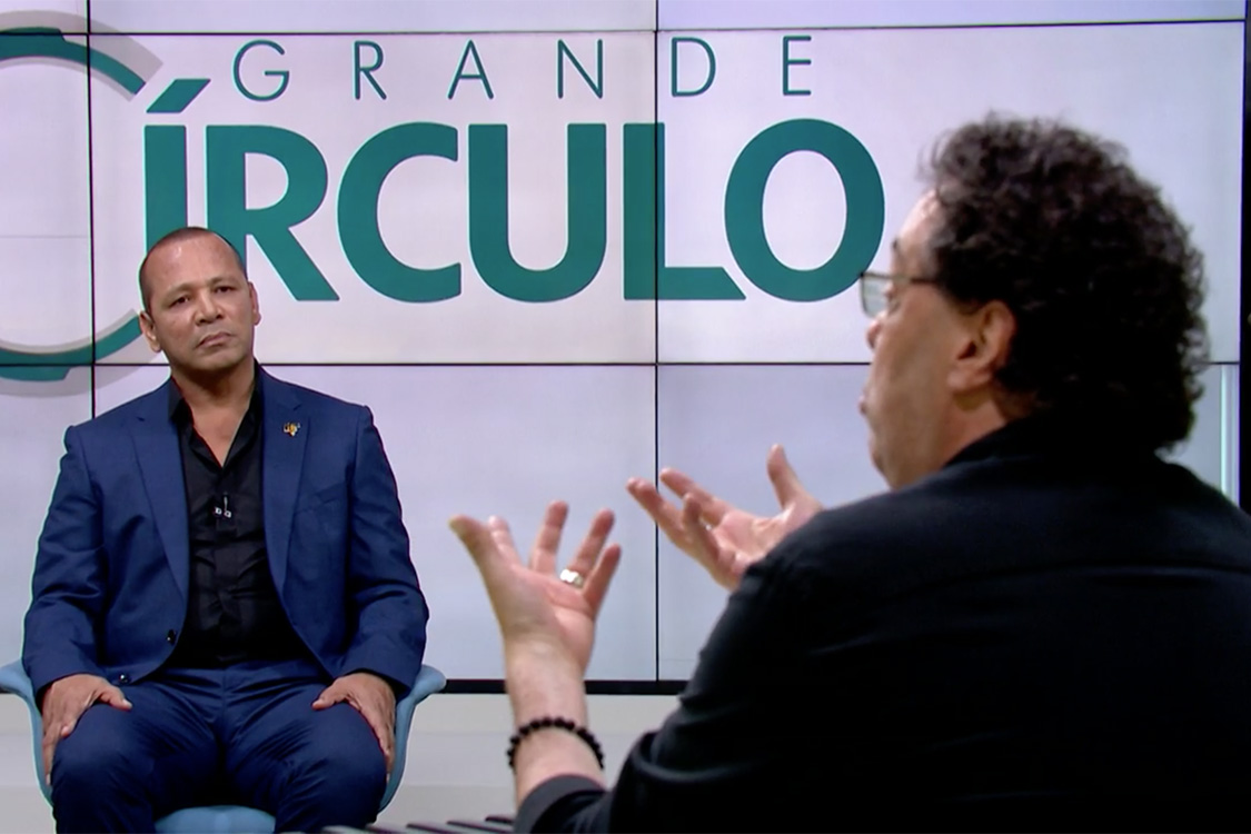 Pai de Neymar e Casagrande durante entrevista Pai de Neymar e Casagrande durante entrevista -