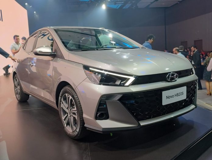 Hyundai HB20S aparece com o novo visual adotado pelo hatch