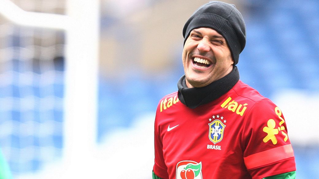 O goleiro Julio Cesar passou por uma cirurgia após a fratura do dedo