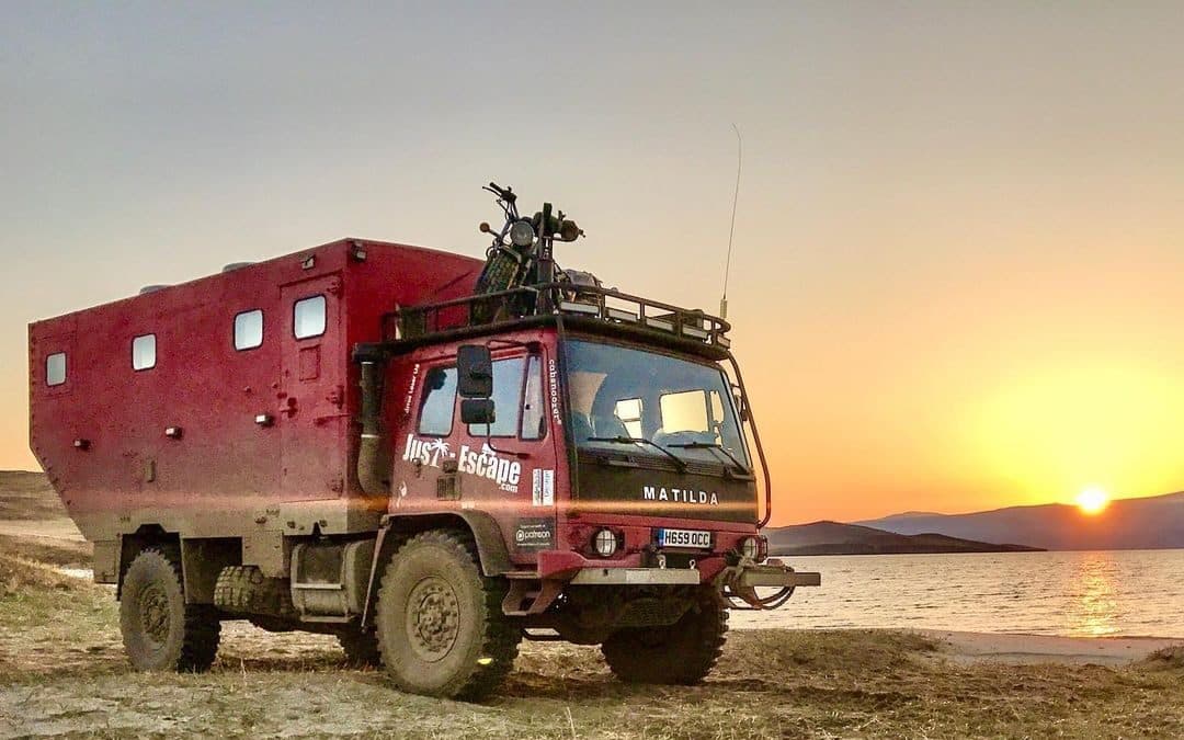 Conheça a ‘Matilda’, um caminhão militar convertido em motorhome Conheça a ‘Matilda’, um caminhão militar convertido em motorhome