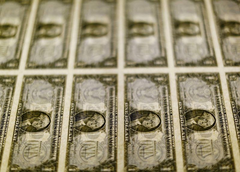 Dólar tem leve alta contra real antes de dados de emprego dos EUA