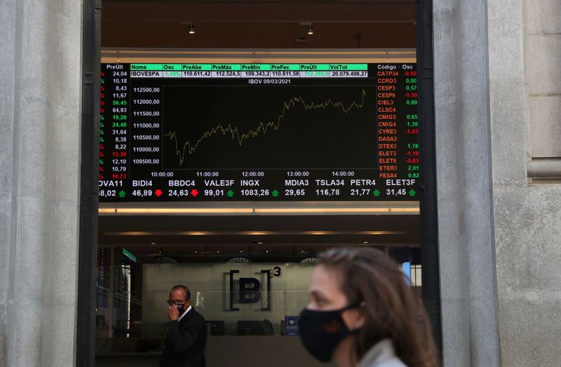 Ibovespa fecha em alta com apoio de Wall St e Vale; Klabin recua