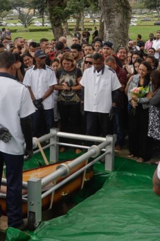 ‘Peço que Deus tenha misericórdia e que eles não façam mais maldades’, diz mãe de empresário morto na Penha