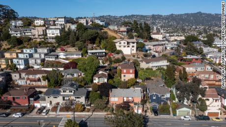 Mortgage rates drop below 5% for first time since April