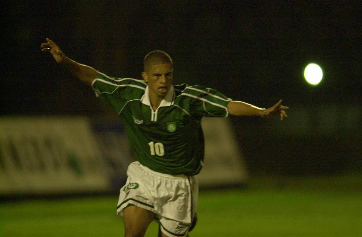 Alex, do Palmeiras, comemorando gol contra o Cerro Porteño, Taça Libertadores, P Alex, do Palmeiras, comemorando gol contra o Cerro Porteño, Taça Libertadores, no Parque Antártica -