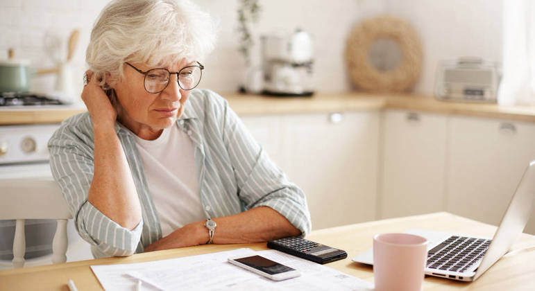Maior parte dos aposentados e viúvos pediram empréstimo para pagar contas básicas