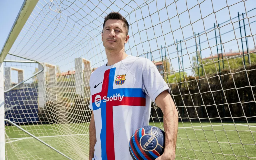 Barcelona lança terceiro uniforme inspirado na Cruz de São Jorge | Placar
