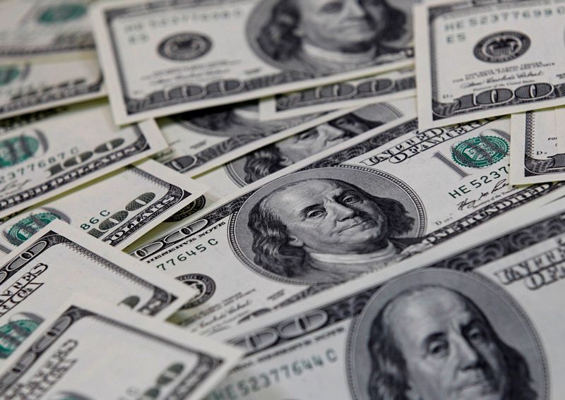 Dólar à vista fecha em queda de 1,05%, a R,2228