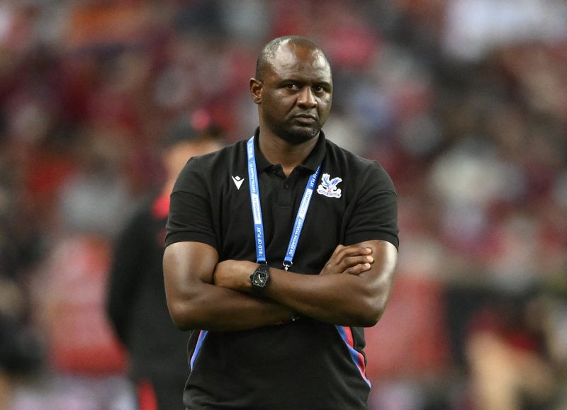 Times não podem parar de se ajoelhar contra o racismo, diz Patrick Vieira