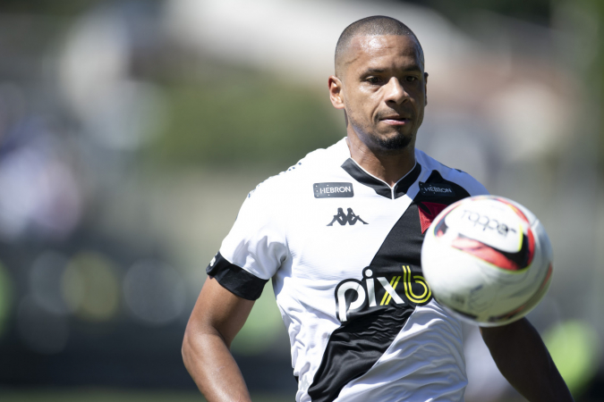 Edimar, do Vasco, sofreu ameaças nas redes sociais
