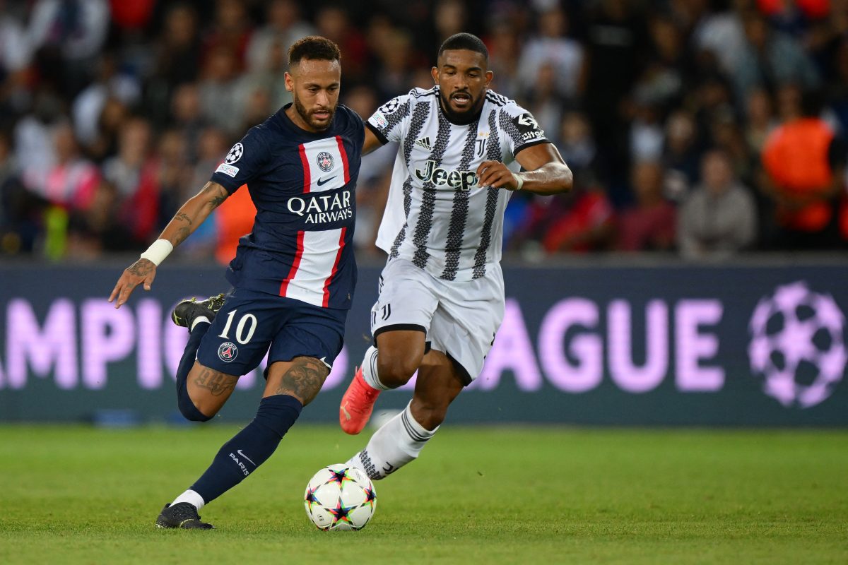 PSG x Juventus Bremer disputa lance com Neymar na partida entre Paris Saint-Germain e Juventus na Liga dos Campeões -