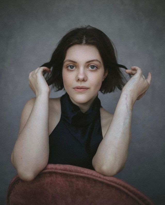 'Quase tirou a minha vida': a infecção "carnívora" enfrentada pela atriz Georgie Henley
