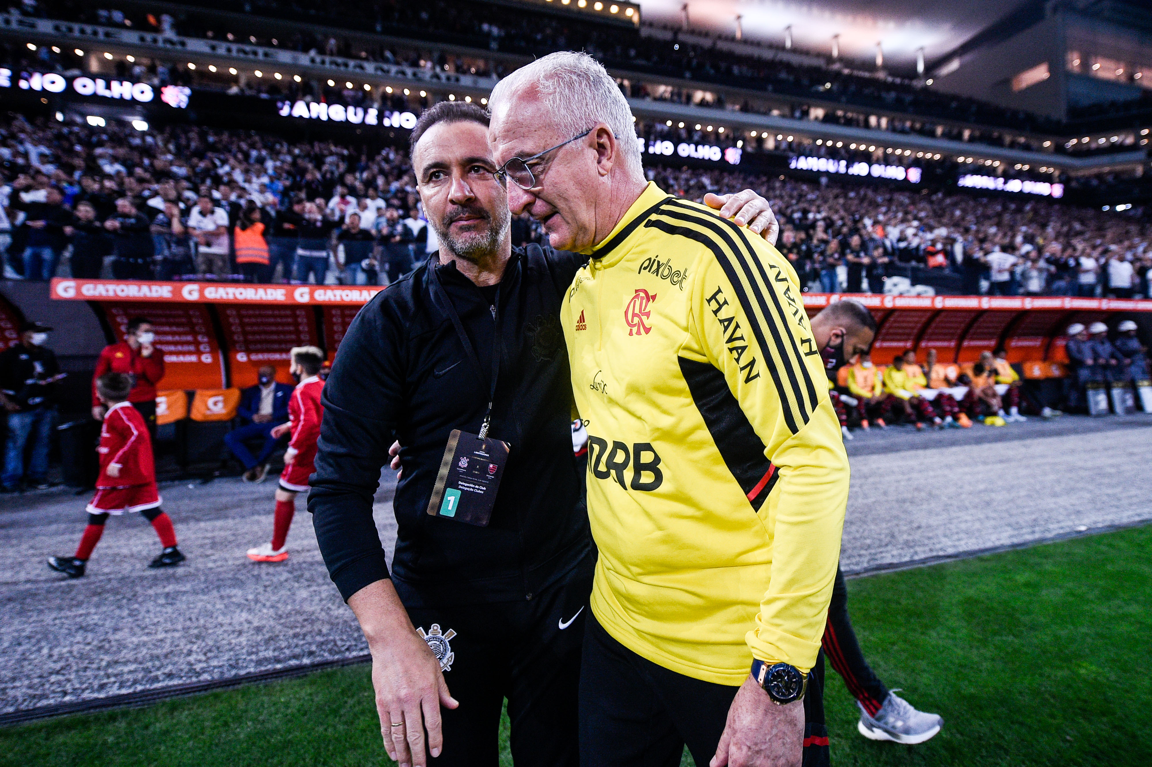 Vítor Pereira e Dorival Júnior reclamam da arbitragem após empate | Placar
