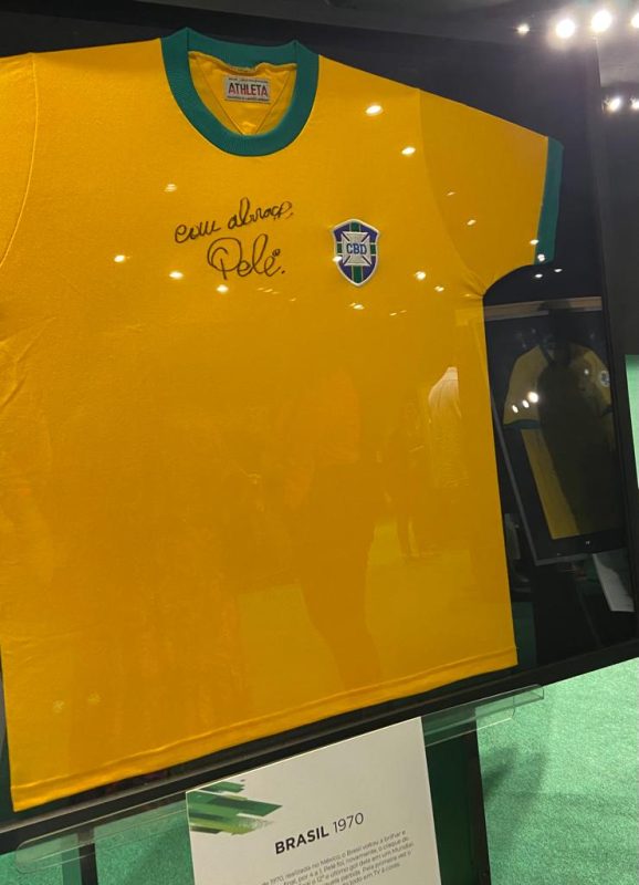 Shopping no RJ recebe exposição gratuita de camisas históricas de seleções | Placar Shopping no RJ recebe exposição gratuita de camisas históricas de seleções | Placar