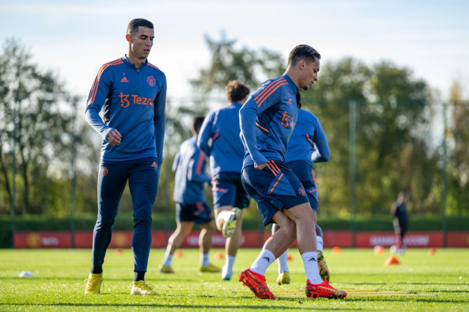 Cristiano Ronaldo e Antony durante treinamento no Manchester United