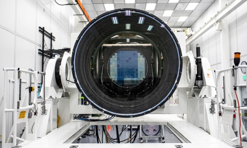 Maior câmera do mundo tem lente de 1,5 metro e 3.200 megapixels