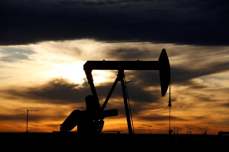 Preços do petróleo saltam mais de 3% antes de reunião da Opep+ sobre cortes de oferta