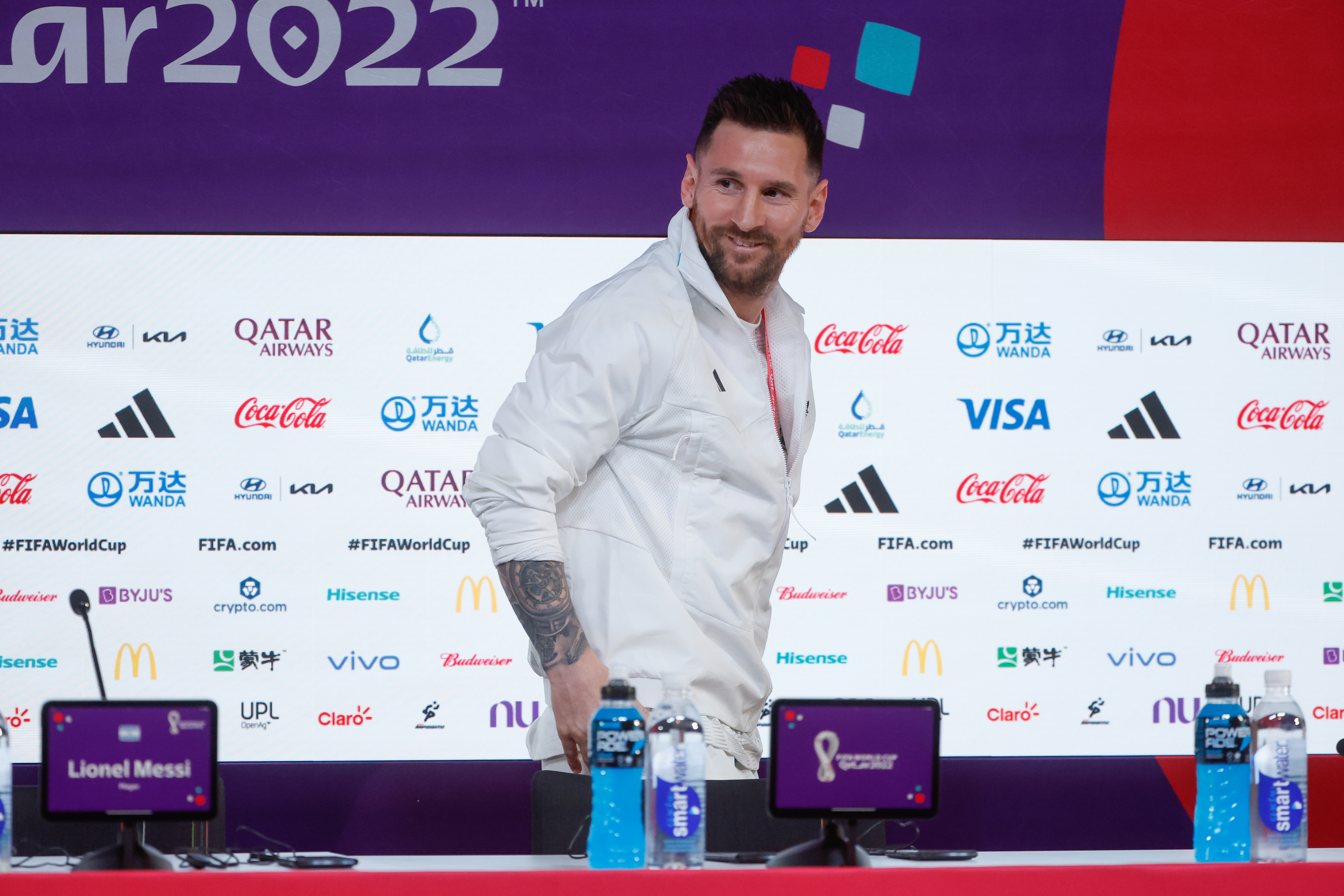 Rueda de prensa de Argentina DOHA (CATAR), 21/11/2022.- El delantero de la selección argentina Leo Messi ofrece una rueda de prensa en la Universidad de Catar, en Doha, este lunes, en la víspera del encuentro del grupo C del Mundial de Qatar 2022 ante la selección de Arabia Saudí. EFE/Juan Ignacio Roncoroni