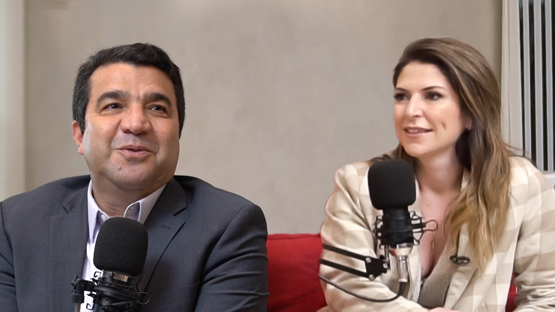 João Kepler revela tema de novo livro para Carol Paiffer em podcast