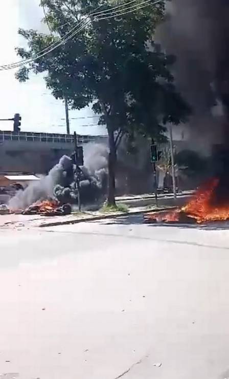 Operação da PM em Manguinhos deixa cinco baleados e um morto; Leopoldo Bulhões ficou fechada por duas horas