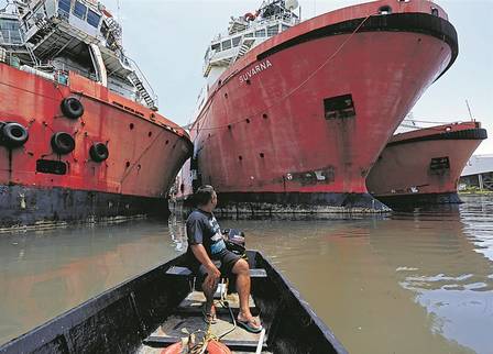Sucatas de navios na Baía de Guanabara contribuem para danos ao meio ambiente