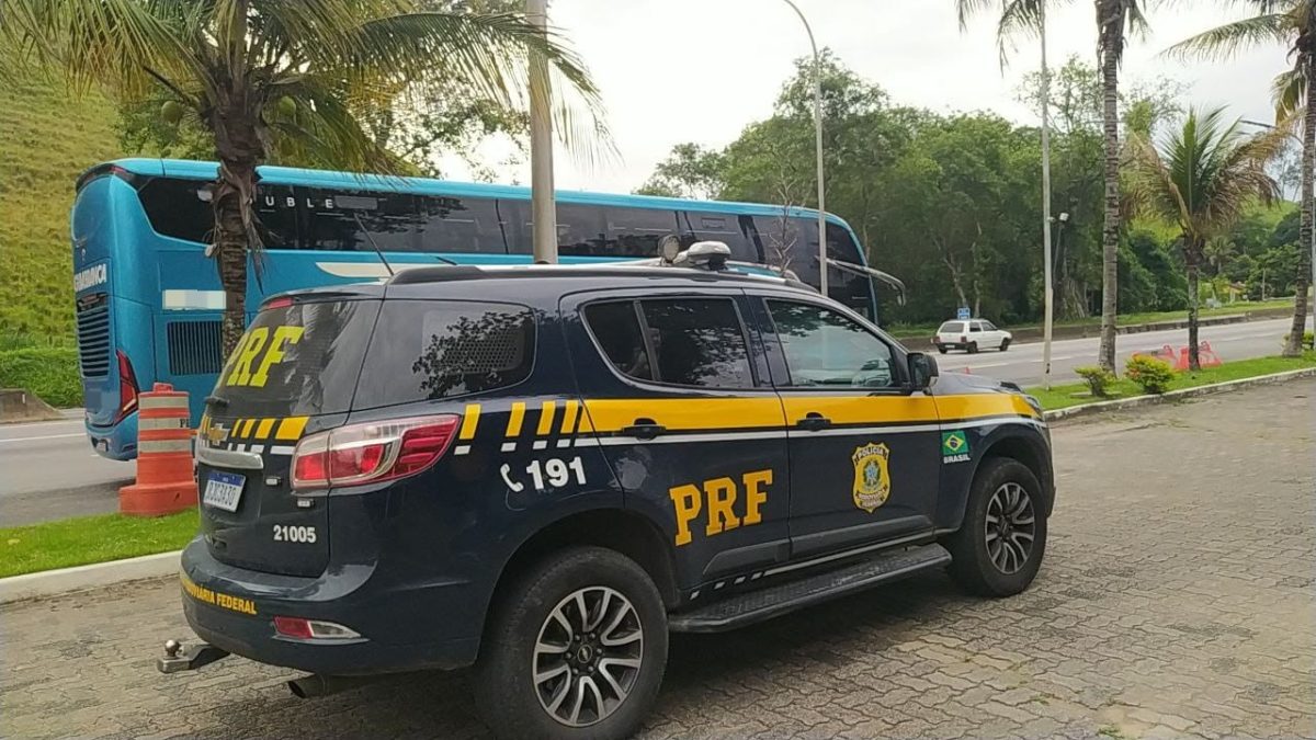 Homem é preso por agredir e ameaçar de morte a companheira dentro de ônibus em Barra Mansa