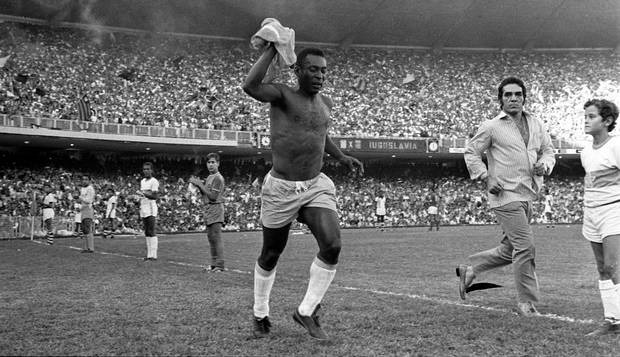 Pelé em sua despedida da seleção brasileira, em amistoso contra a Iugoslávia, no Maracanã, em 1971 -