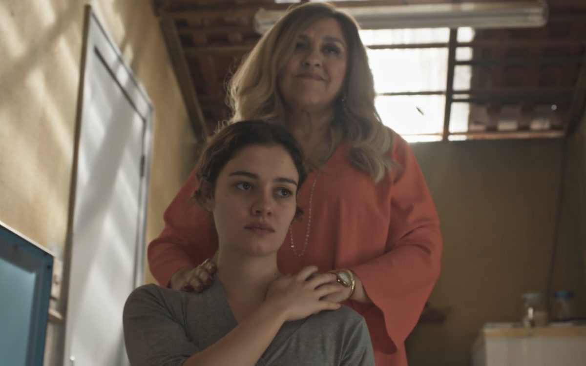 Regina Casé contracena com Sophie Charlottte