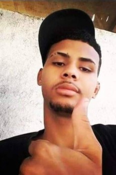 Polícia procura suspeito que matou homem e fez família refém na Zona Norte do Rio Polícia procura suspeito que matou homem e fez família refém na Zona Norte do Rio