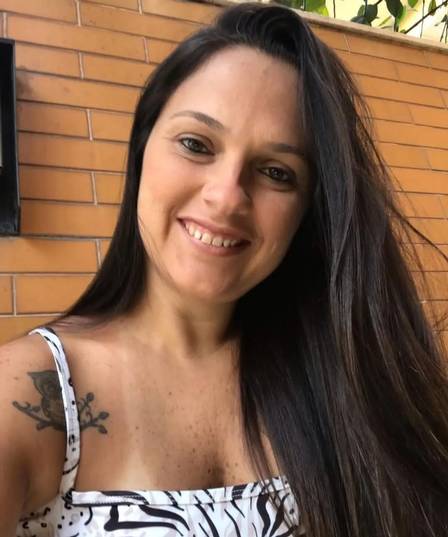 Daniele Lyra Nattrodt Barros, de 38 anos, foi encontrada morta dentro do carro de seu namorado, na tarde de quinta-feira
