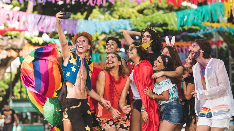 A folia já começou: especialista dá dicas para economizar no Carnaval