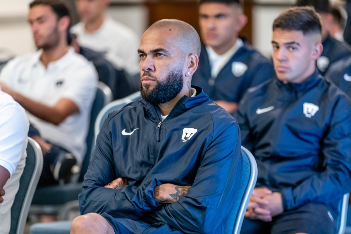 Daniel Alves fez 12 jogos pelo Pumas -