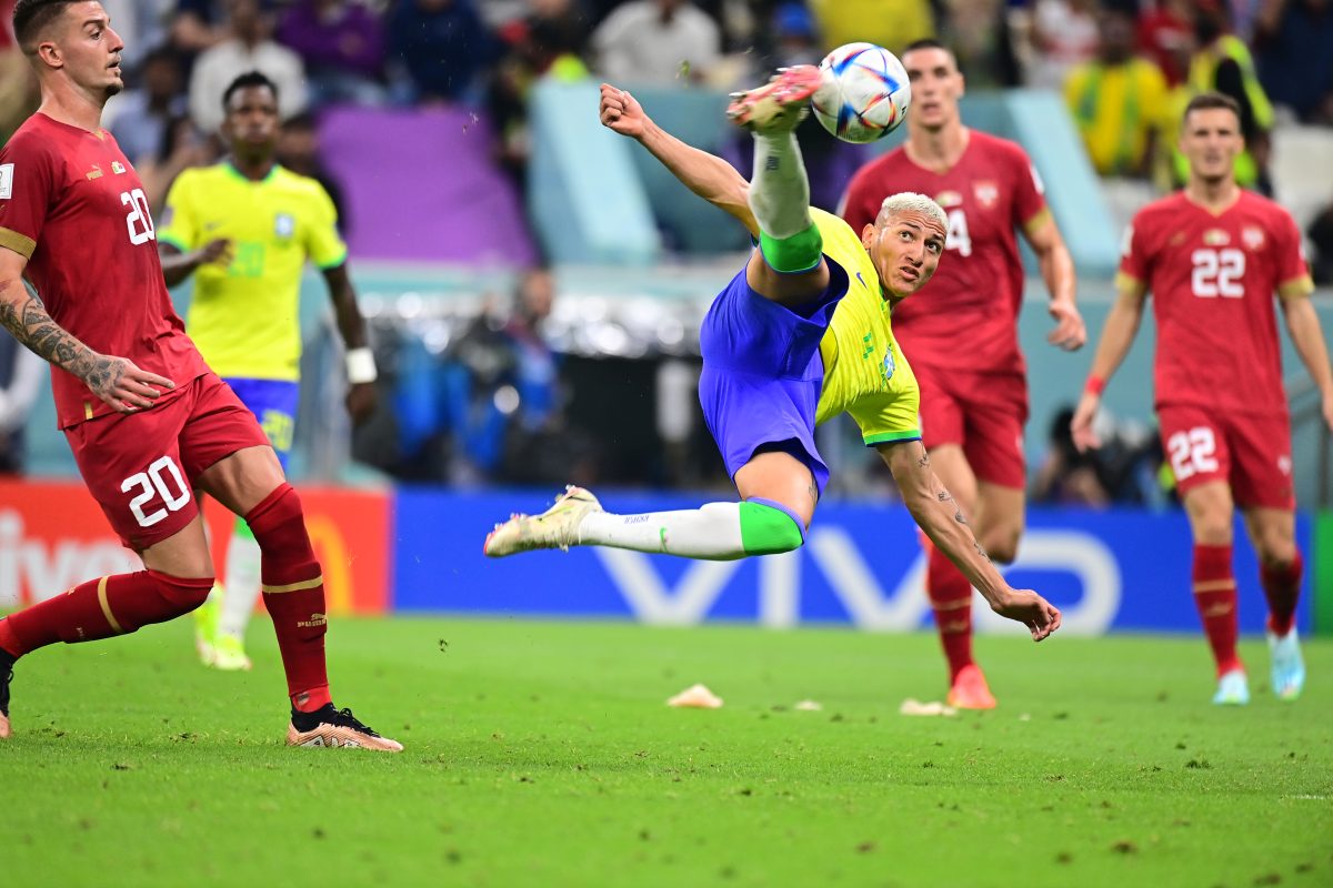Richarlison marcou dois gols na estreia do Brasil na Copa do Catar -