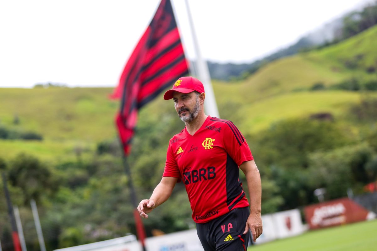 Técnico Vítor Pereira fará a sua estreia pelo novo clube -