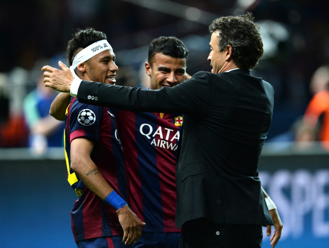 Neymar e Luis Enrique comemoram juntos após a conquista da Liga dos Campeões em 2015 -