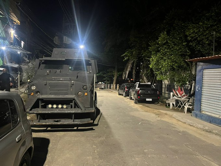 PM usa helicóptero para monitorar quadrilhas de traficantes e milicianos em disputa na Zona Oeste
