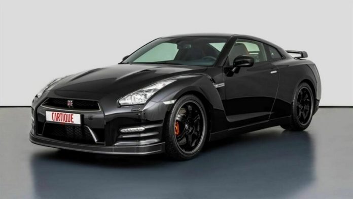 Nissan GT-R Black Edition Vettel