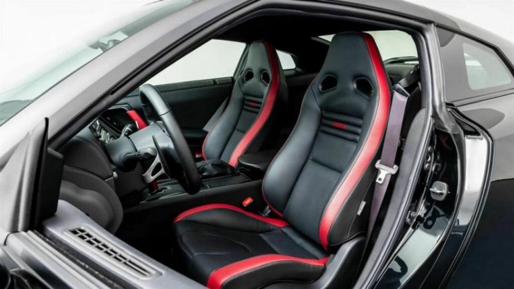 Nissan GT-R (R35) Black Edition