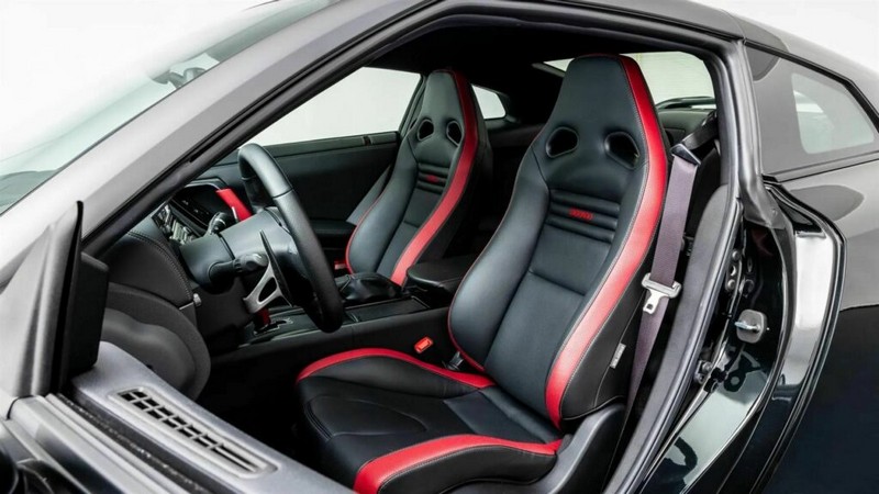 Nissan GT-R (R35) Black Edition 