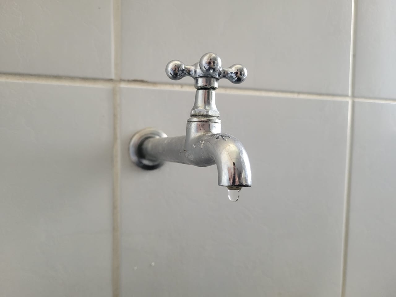 Instalação de novos equipamentos afeta fornecimento de água em dois bairros de Pinheiral nesta quarta-feira