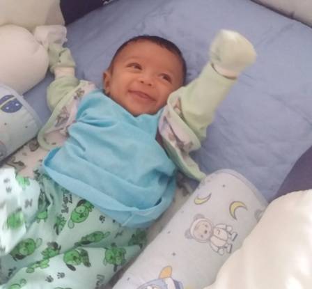 Um bebê entre os mortos