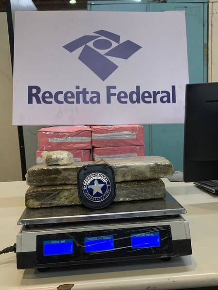 Receita Federal apreende nos Correios do Rio drogas, cigarros eletrônicos e anabolizantes avaliados em mais de R0 mil