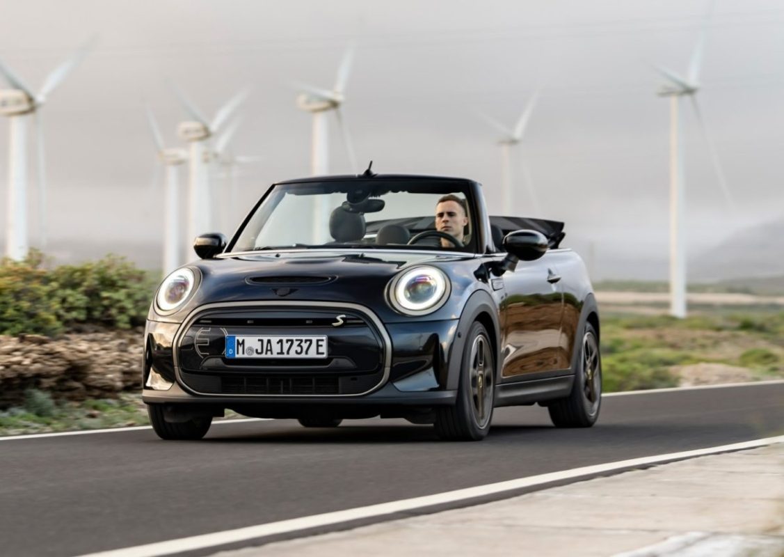 Mini Cooper elétrico ganha versão conversível e limitada; conheça