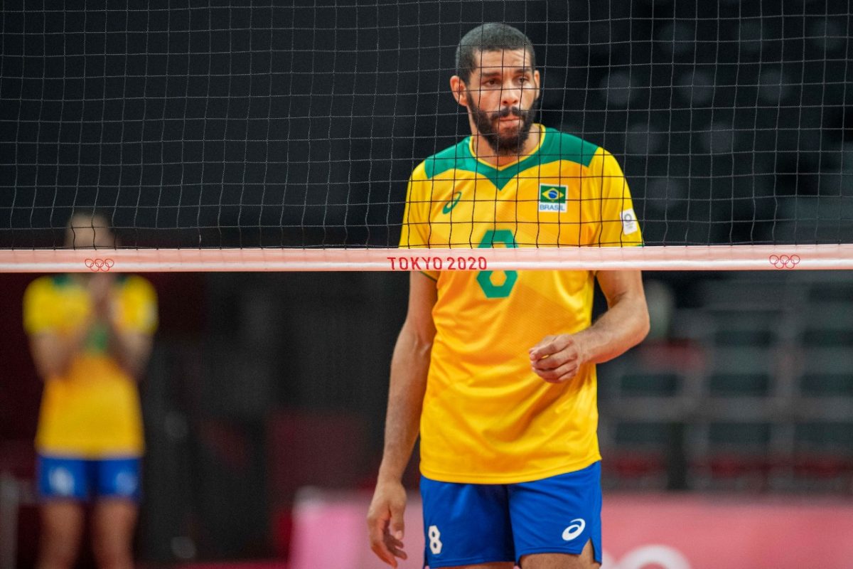 Wallace na quadra durante jogo da seleção brasileira masculina de vôlei em Tóquio 2020