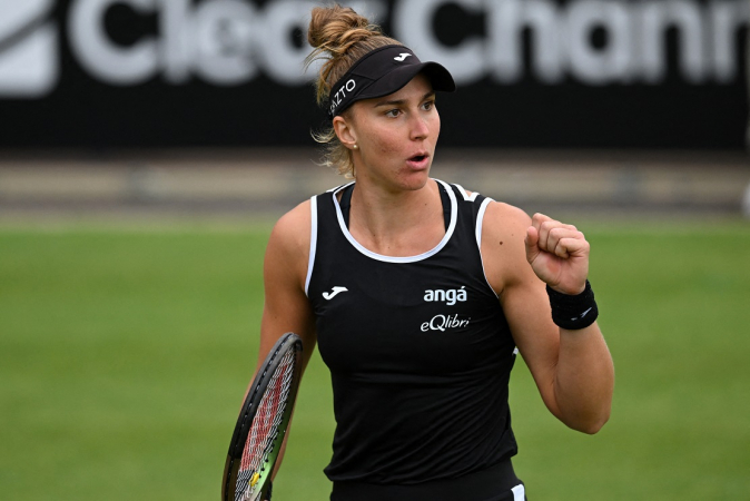 Bia Haddad subiu para a 29ª posição da WTA após títulos na Inglaterra