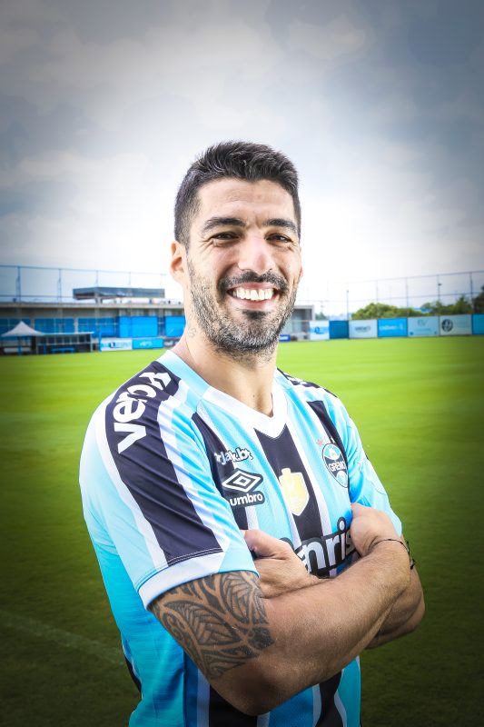 Luís Suárez, no CT do Grêmio, em ensaio para a edição de março
